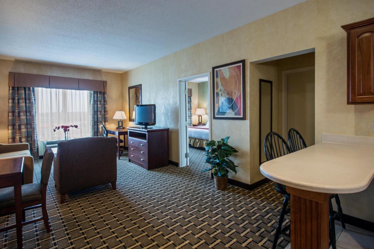 Holiday Inn Express Hotel & Suites Youngstown North-Warren/Niles By Ihg Exteriör bild